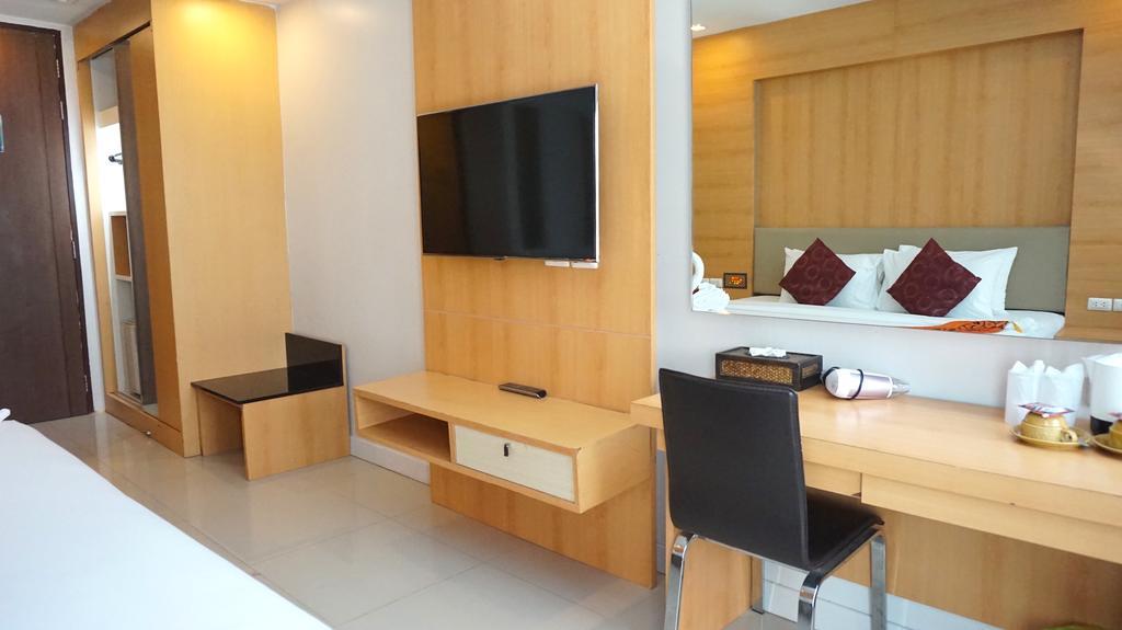 Andatel Grande Patong Phuket Exterior photo